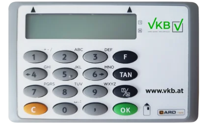 Bild eines cardTan-Geräts mit VKB-Logo