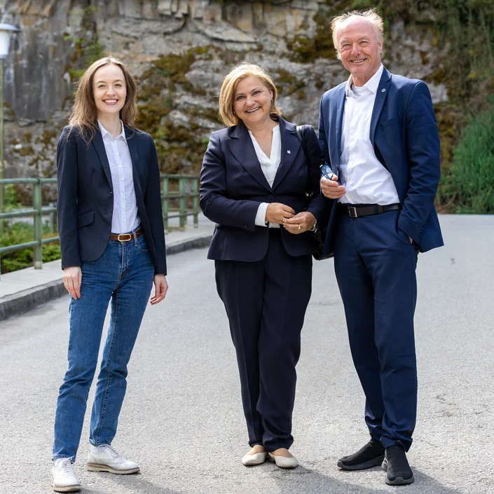 Die beiden Unternehmer mit Rosemarie Pleschke in ihrer Mitte