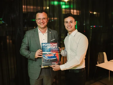 Almir Barucic, Bereichsdirektor Marketing und Unternehmenskommunikation der VKB und Dorian Pongratz, Lechner Racing GmbH