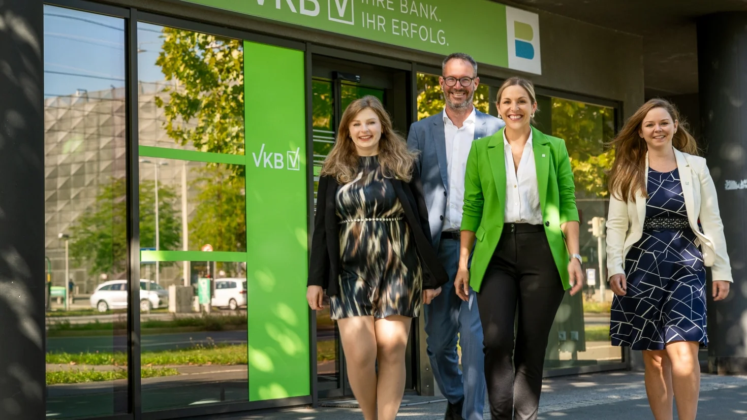 Das Team der VKB Steiermark von links nach rechts: Firmenkundenberaterin Alona Starykovska,Vertriebsdirektor
Steiermark Wolfgang Fankhauser, Private Banking-Beraterin Julia Schintler, Privatkundenberaterin Sarah Steiner