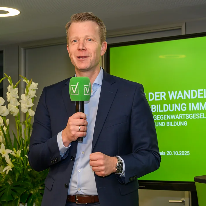 DDr. Eiselsberg bei seiner Rede