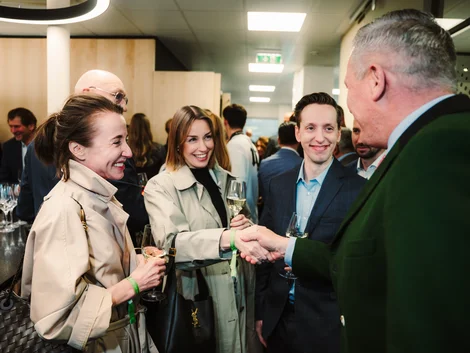 LH Mario Kunasek begrüßt Gäste der Willkommensfeier.