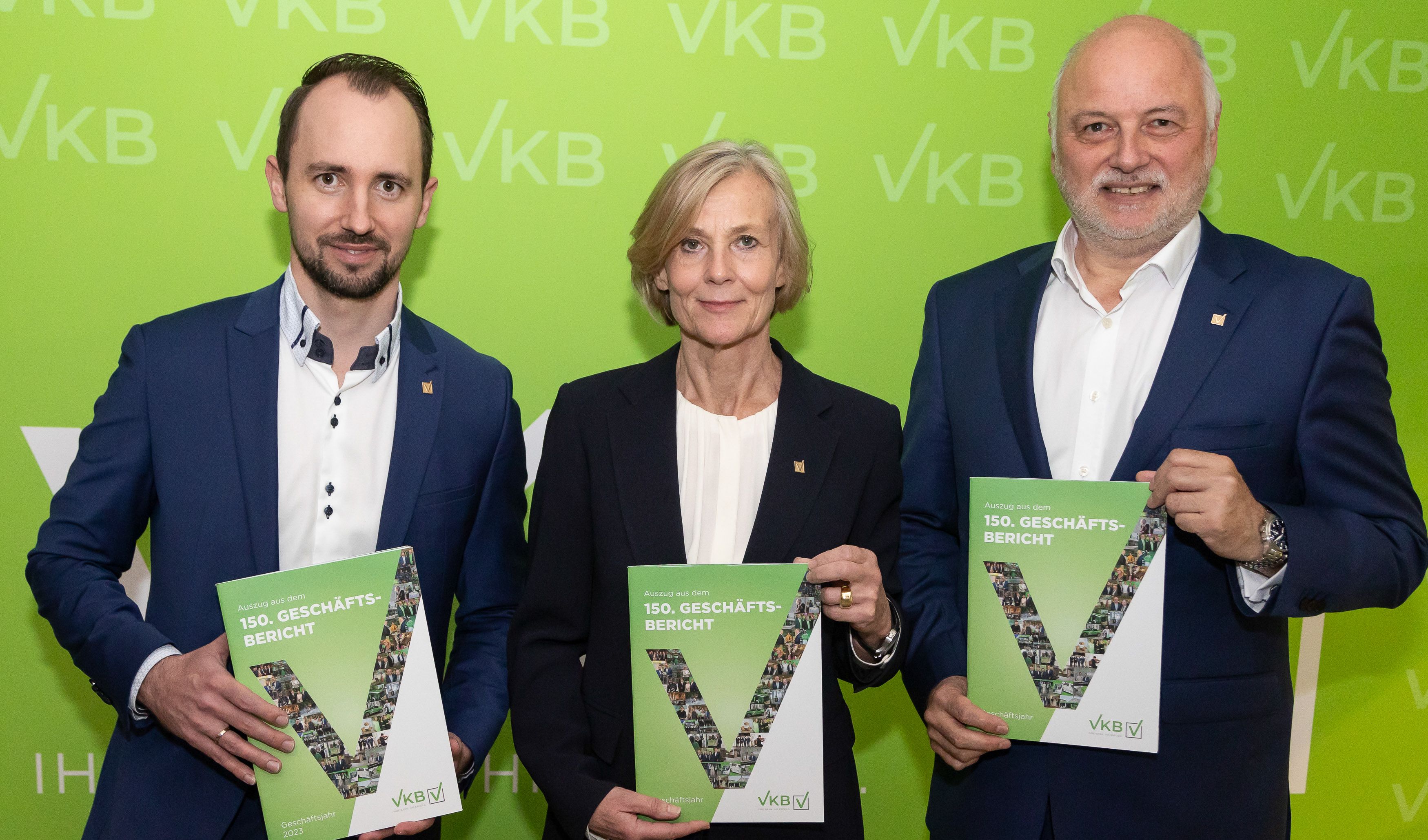 Markus Auer, Maria Steiner und Alexander Seiler präsentieren den 150. Geschäftsbericht
