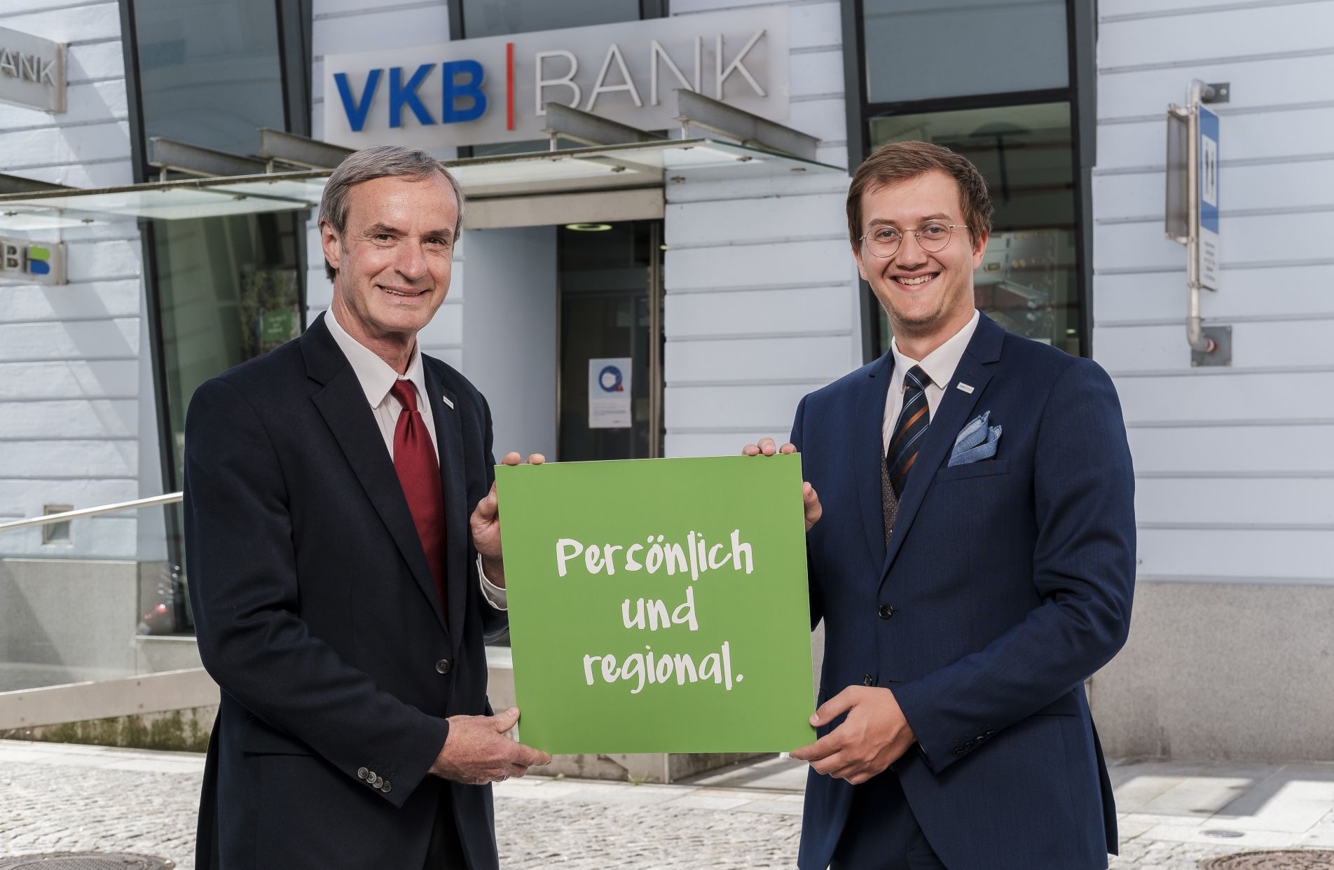 Wolfgang Leeb ist neuer Filialdirektor der VKB-Bank Gmunden. Dr. Leopold Tröstl wechselt in den Ruhstand.