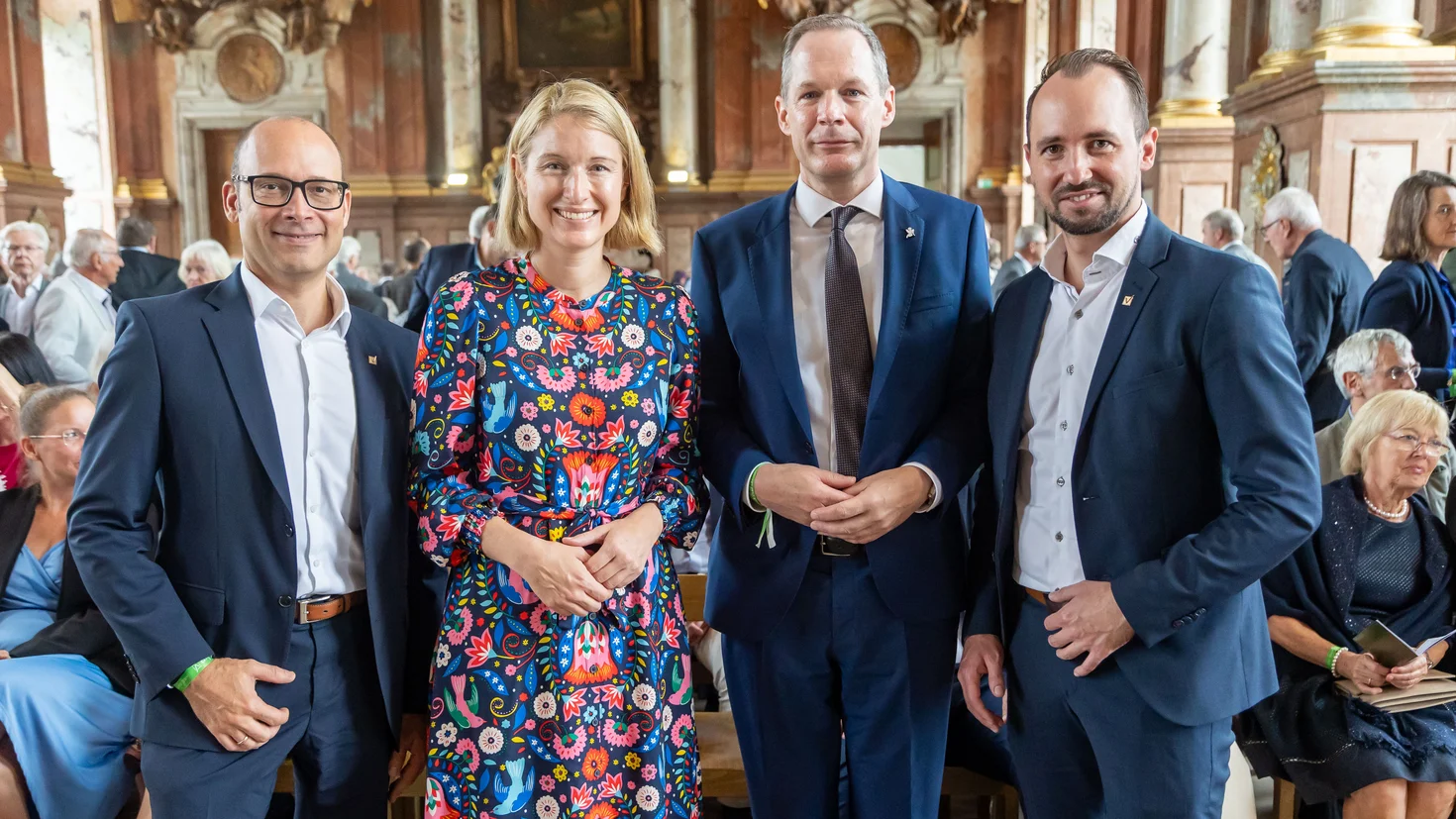 Oliver Schmölzer, Vorstandsdirektor der VKB, LH-Stv. Christine Haberlander, Markus Forsthuber, Präsident der OÖ. Stiftskonzerte sowie Vorstandsdirektor der VKB und der Generaldirektor der VKB, Markus Auer