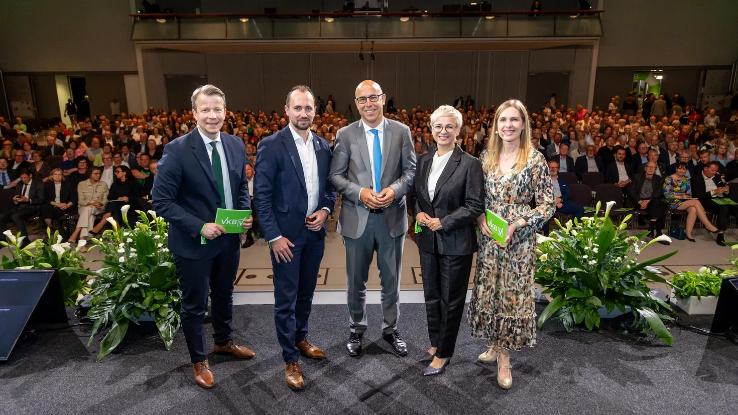 Moderator Paul Eiselsberg, Markus Auer, Gabriel Felbermayr, Doris Hummer. Moderatorin Michaela Hoffmann