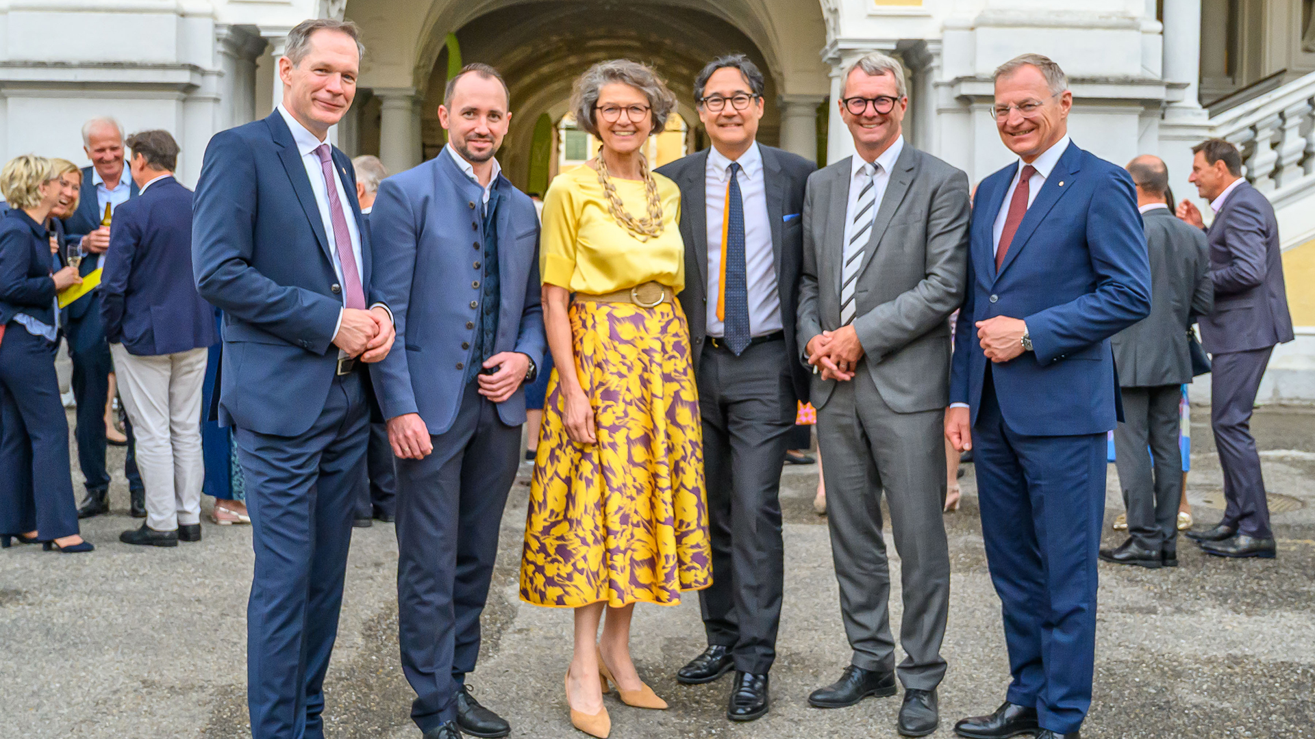 v.l.n.r. Markus Forsthuber, Präsident der OÖ. Stiftskonzerte und VKB-Vorstandsdirektor, Markus Auer, VKB-Generaldirektor, Christine Haiden, Obfrau der OÖ. Stiftskonzerte, Rico Gulda, künstlerischer Leiter der OÖ. Stiftskonzerte, Thomas Heißbauer, Geschäftsführer der OÖ. Stiftskonzerte und LH Thomas Stelzer
