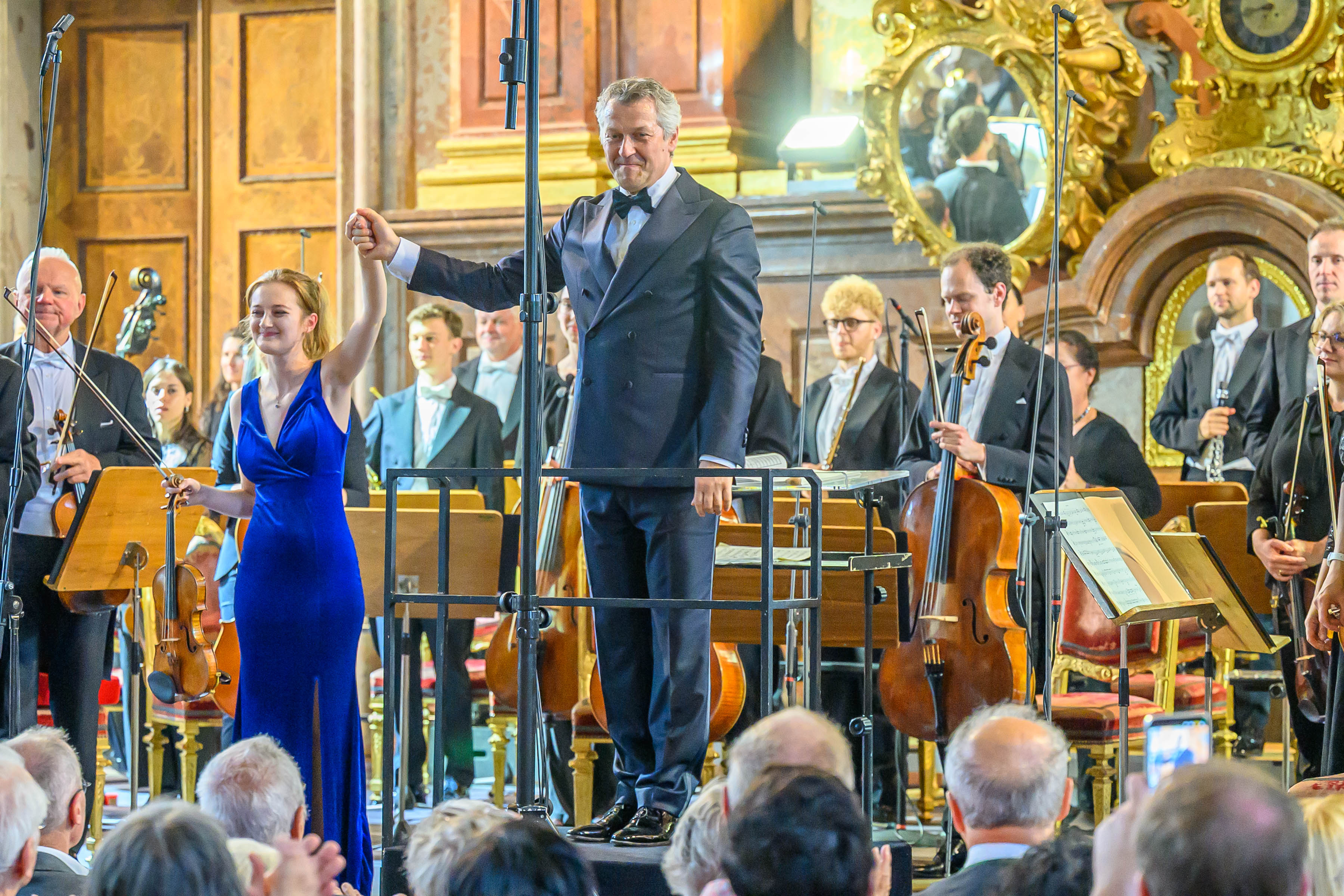Orchester, Poschner und Violonistin